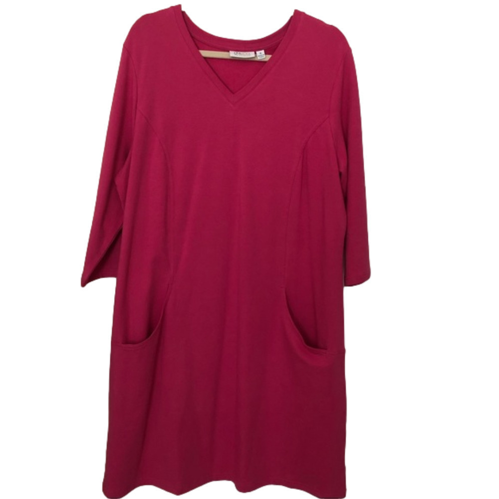 D&Co V-Neck Shift Dress with 3/4 Sleeves and Pockets